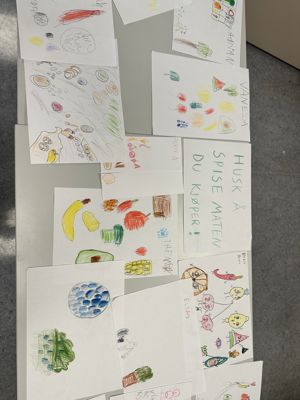 En gruppe tegninger på en whiteboard
