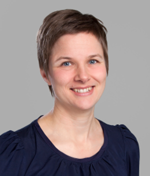 en person som smiler til kameraet