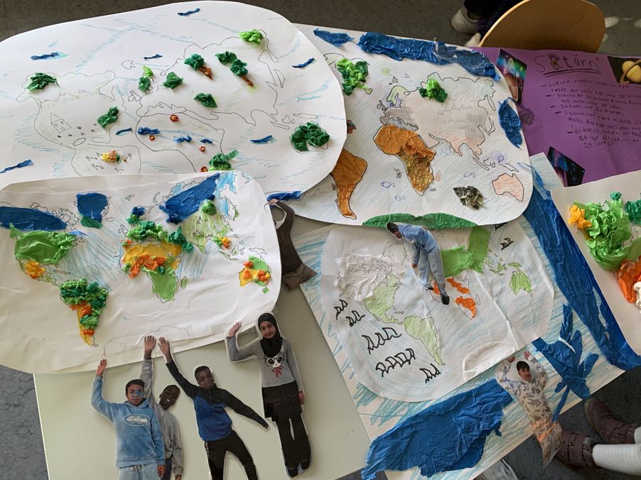 En gruppe personer i en sirkel