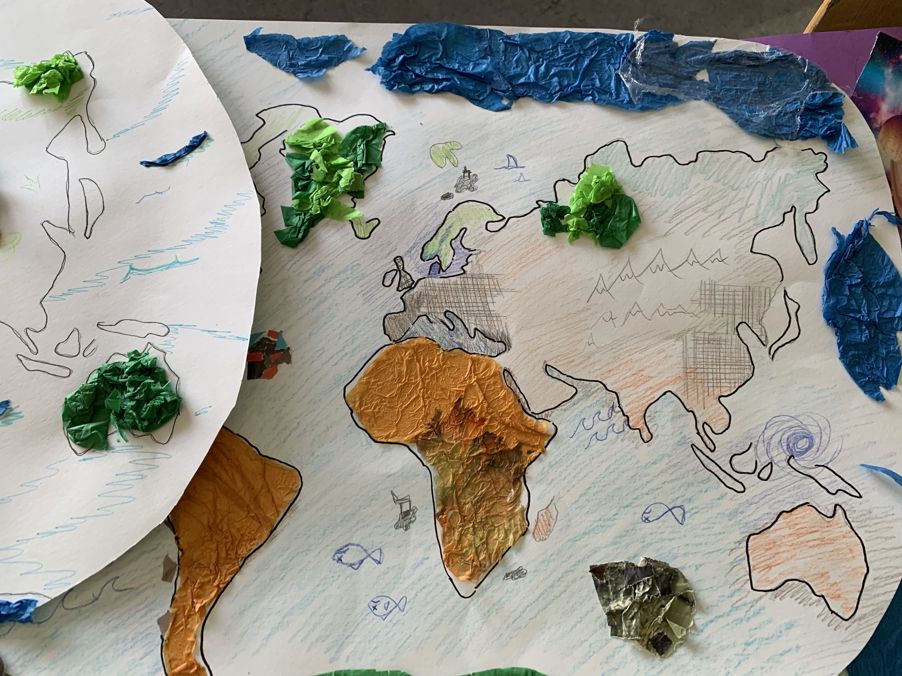 et kart med forskjellige fargede deler