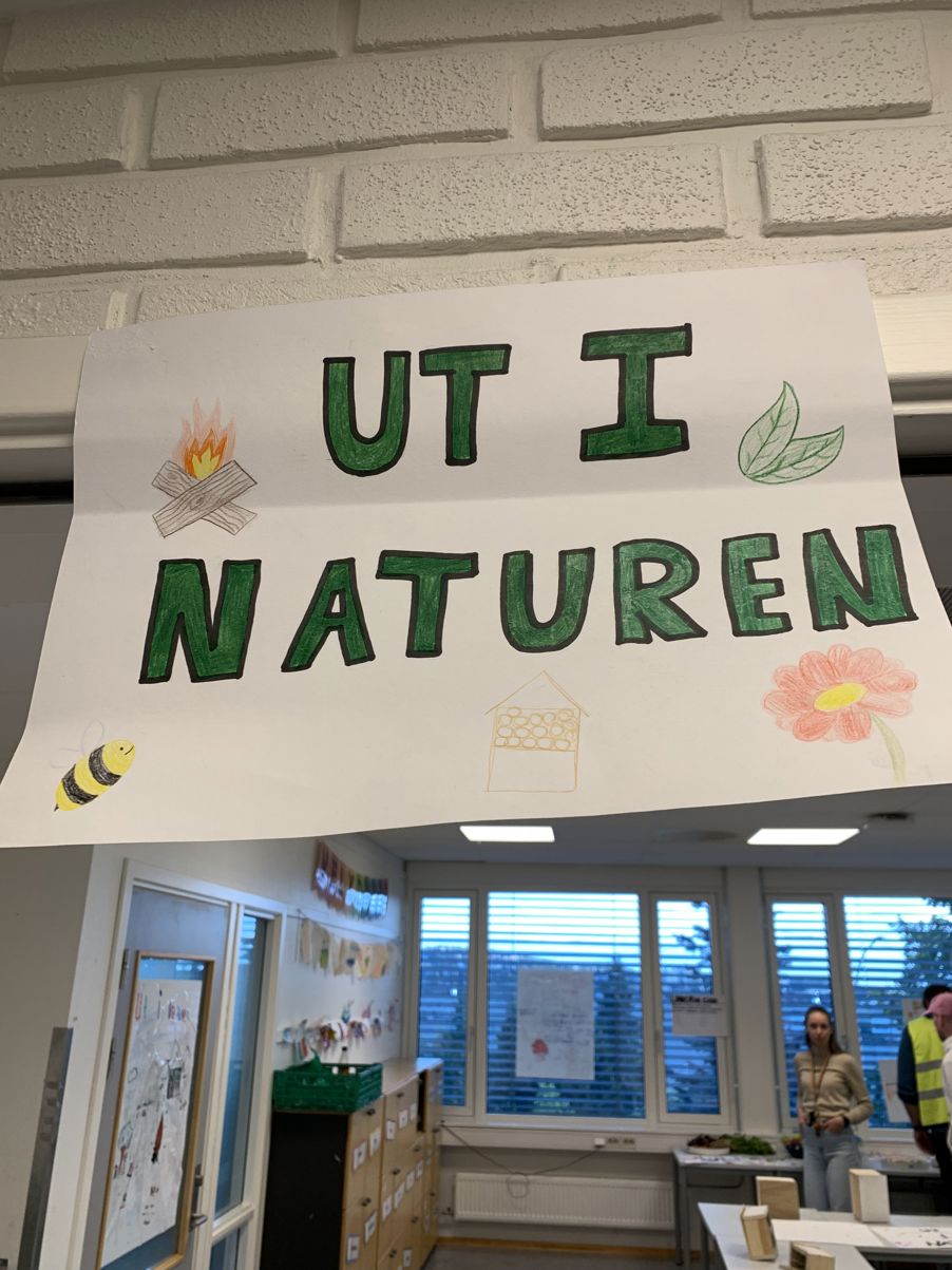 et skilt med en melding