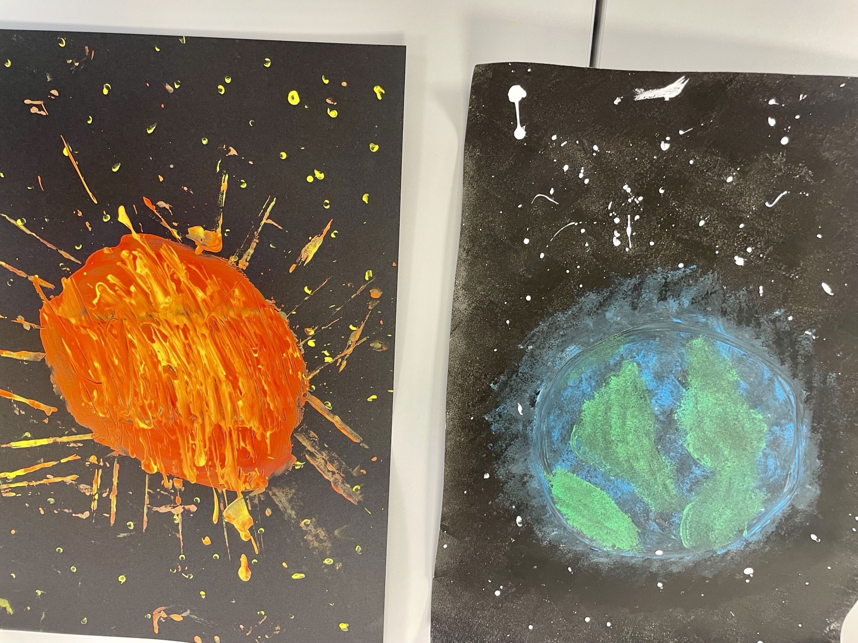 Noen få forskjellige fargede planeter Jorden